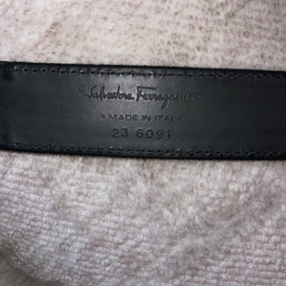 VTG SALVATORE FERRAGAMO GOLD TONE GANCINI BUCKLE BLACK SUEDE LEATHER BELT 26-30  - Picture 8 of 8